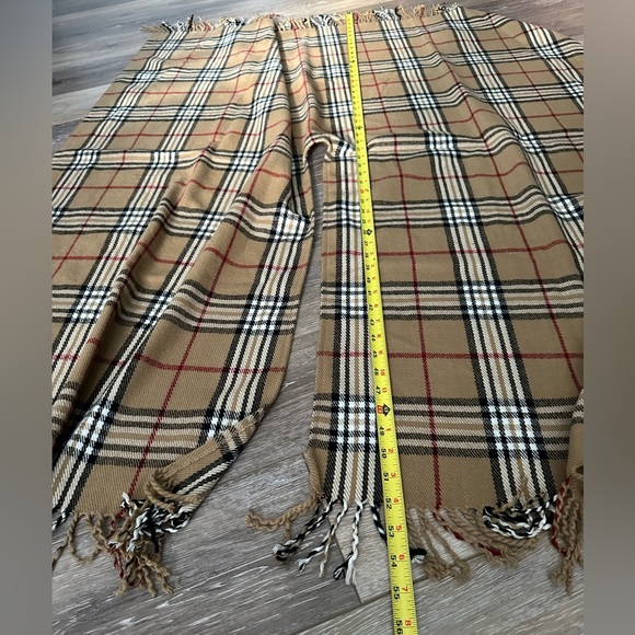 🛍️V. Fraas  Classic looking 100% Acrylic poncho gorgeous. - Picture 6 of 7